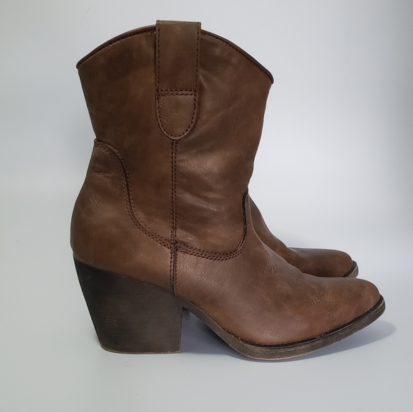 short heel cowboy boots